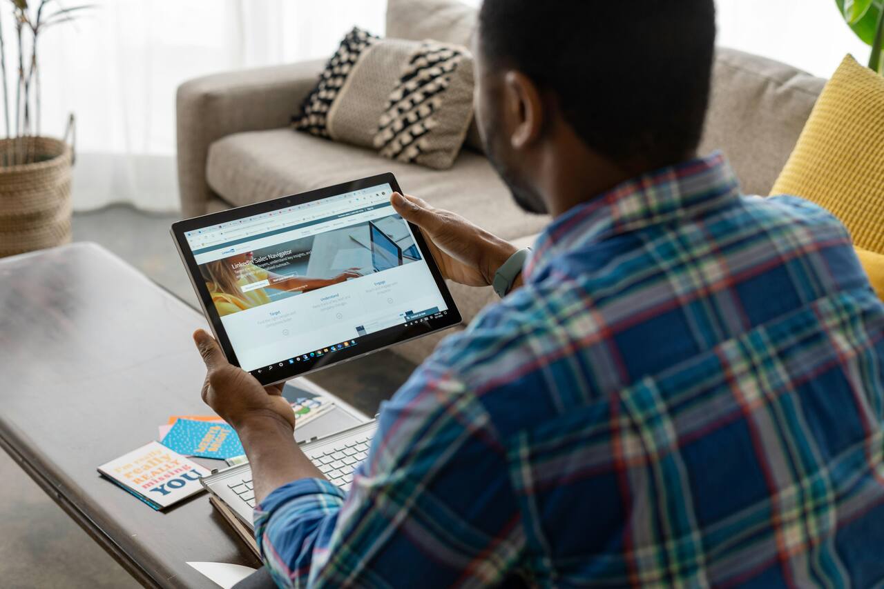 como adicionar cursos no LinkedIn